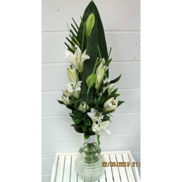 a bouquet of 3 white lilies
